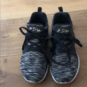 APL Ascend black sneaker size 6.5